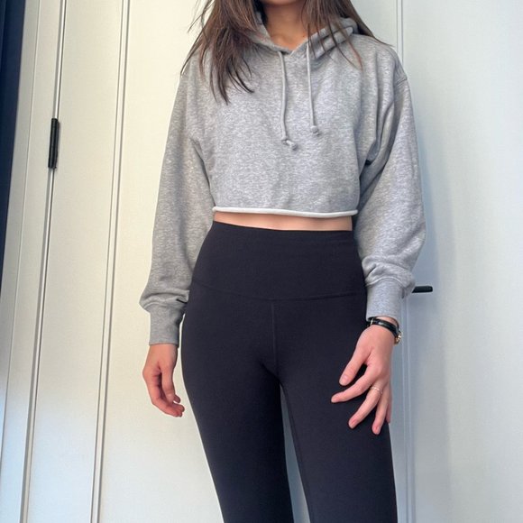 The constant Aritzia cropped hoodie - Picture 2 of 5